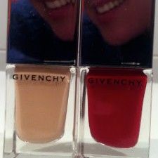 Manicura Le Vernis Givenchy Nails